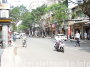 雑貨ショップの並ぶマックチーブオイ通り