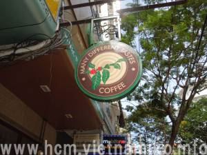 雑貨ショップの並ぶマックチーブオイ通り4