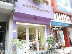 雑貨ショップの並ぶマックチーブオイ通り3